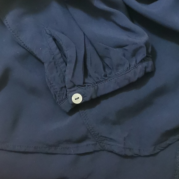 Cute blouse.    3/$10 - Picture 3 of 3